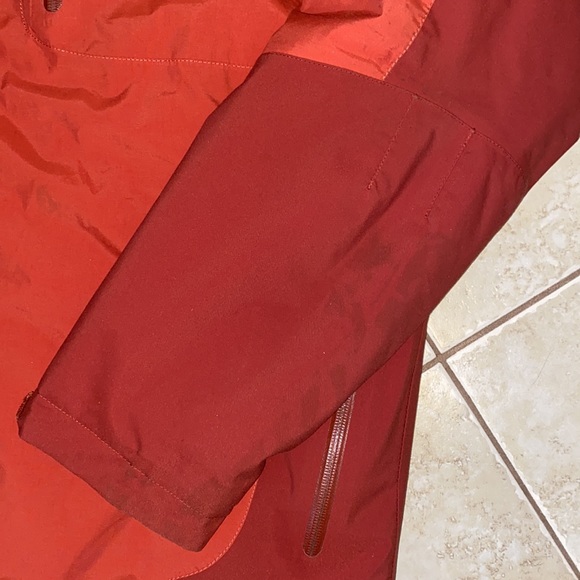 Ll bean jacket beautiful jacket has couple stains on one sleeve! - Picture 3 of 4